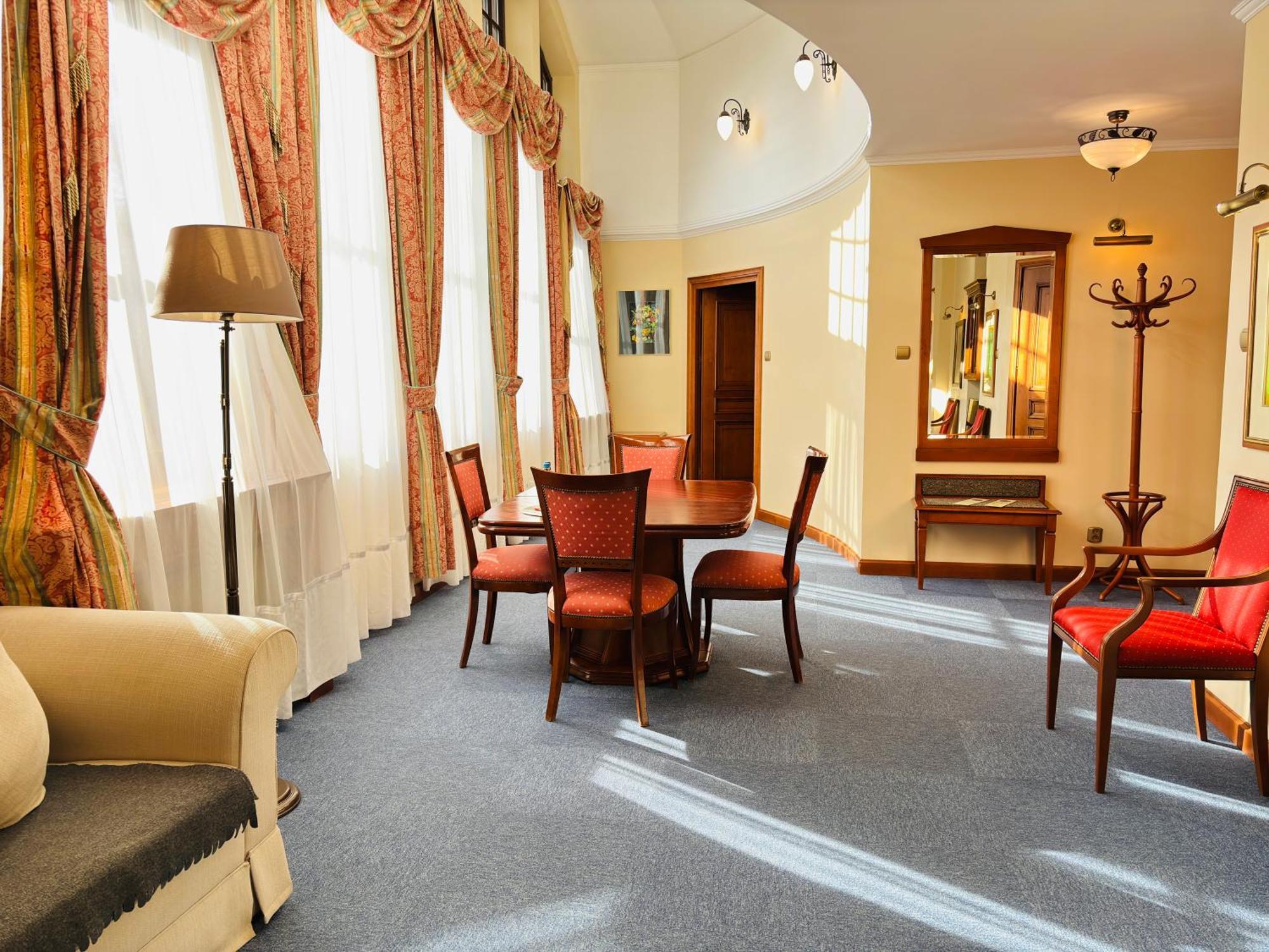 Hotel Opera سوبوت المظهر الخارجي الصورة